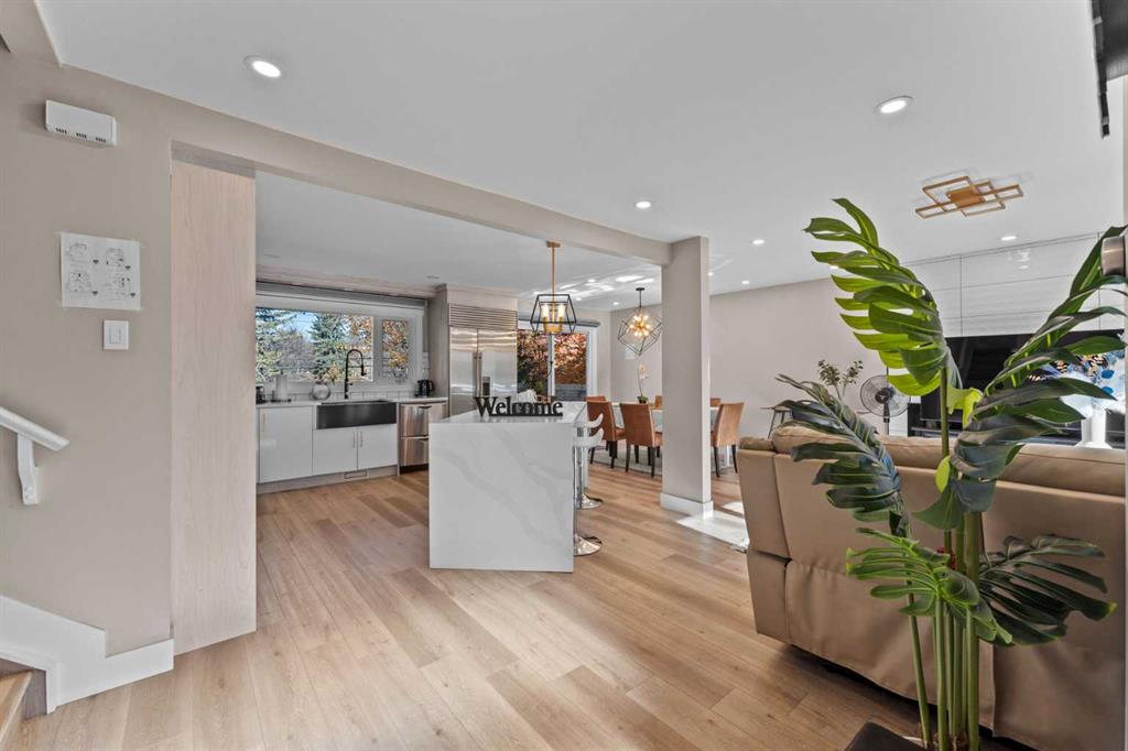 Fourth View of 3832 40 Avenue NW, Varsity, Calgary, Alberta, T3A0W9