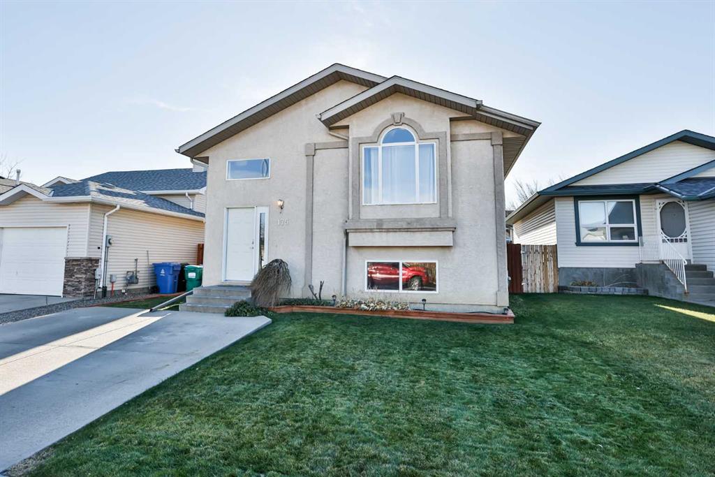 Second View of 175 Cowichan Court W, Indian Battle Heights, Lethbridge, Alberta, T1K 7T7