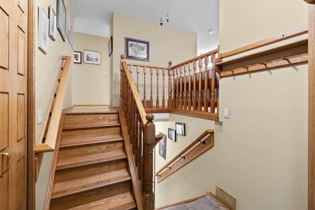 Fifth View of 3350 Oakwood Drive SW, Oakridge, Calgary, Alberta, T2V 4J4