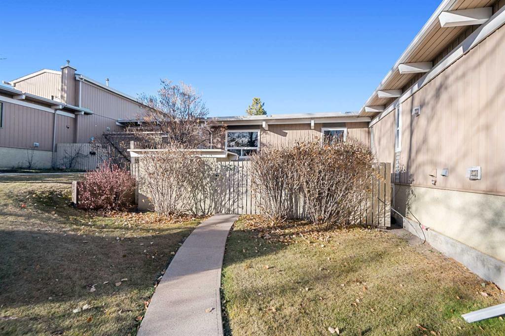 Fourth View of 201, 11010 Bonaventure Drive SE, Willow Park, Calgary, Alberta, T2J 3A8
