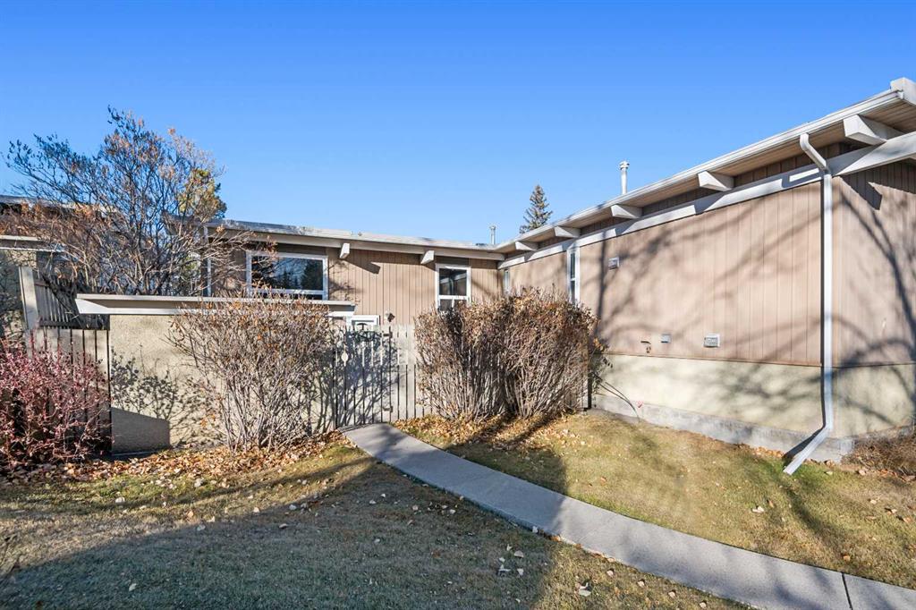 Fifth View of 201, 11010 Bonaventure Drive SE, Willow Park, Calgary, Alberta, T2J 3A8