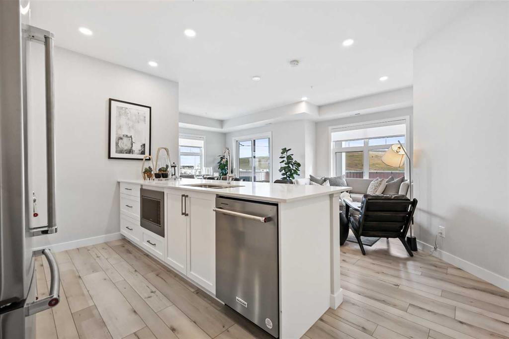 Fourth View of 326, 255 Les Jardins Park SE, Douglasdale/Glen, Calgary, Alberta, T2C 5V3