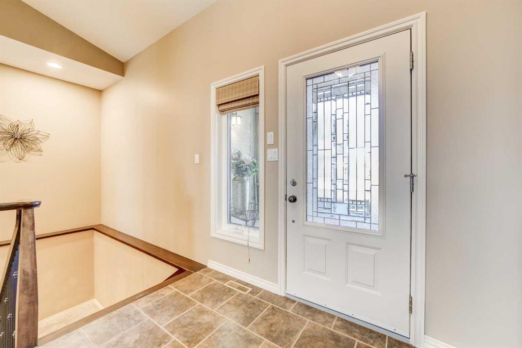 Fourth View of 2806 35 Avenue S, West Mayor Magrath Dr, Lethbridge, Alberta, T1K 7V3