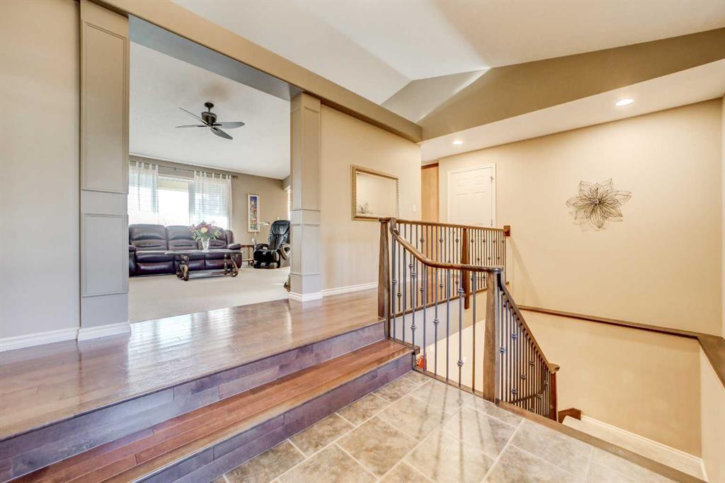 Fifth View of 2806 35 Avenue S, West Mayor Magrath Dr, Lethbridge, Alberta, T1K 7V3