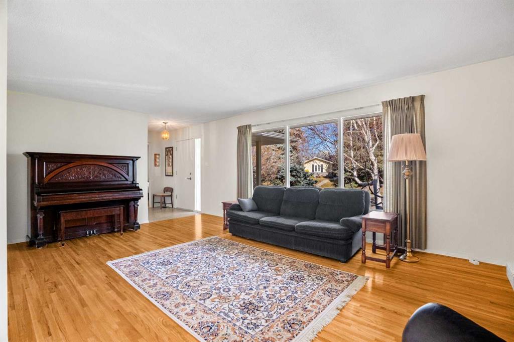 Fifth View of 827 Lake Emerald Place SE, Lake Bonavista, Calgary, Alberta, T2J 2J9