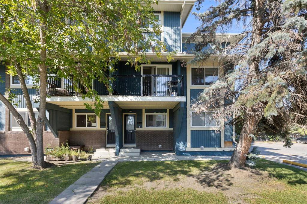 Third View of 209, 2200 Woodview Drive SW, Woodlands, Calgary, Alberta, T2W 3N6