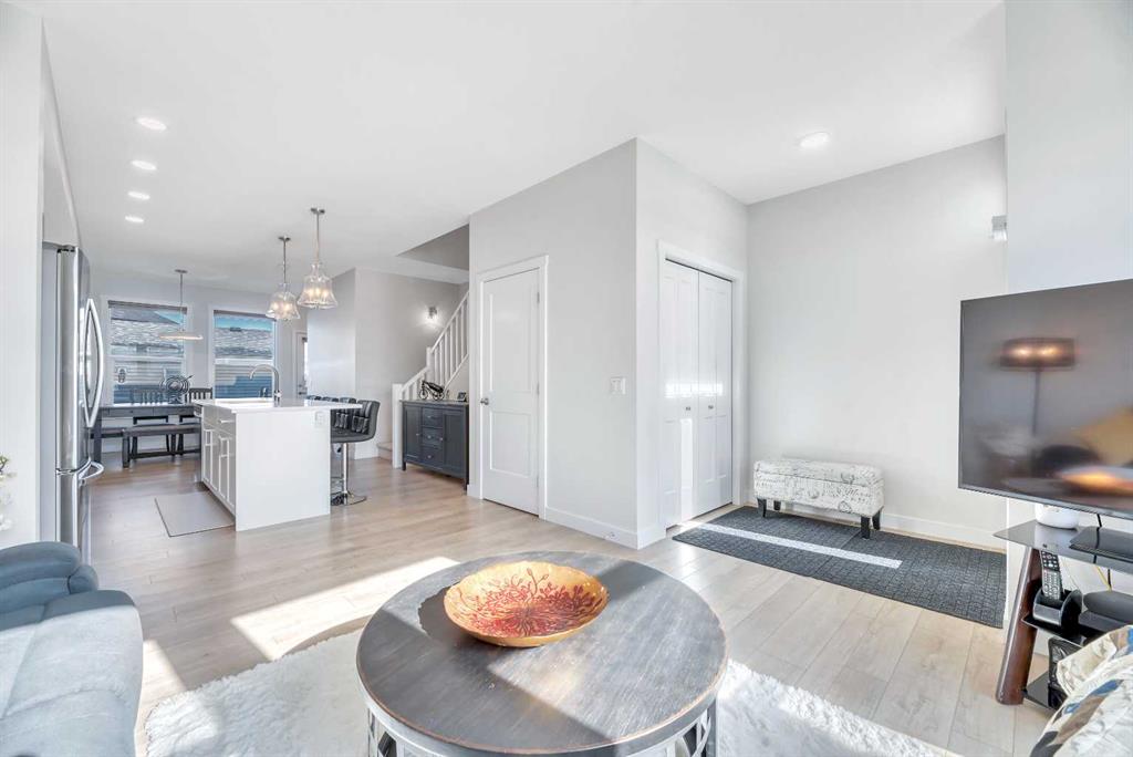 Fifth View of 196 Wolf Hollow Park SE, Wolf Willow, Calgary, Alberta, T2X4M6