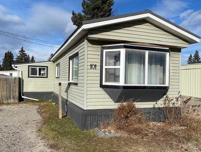 101, 145 EAST RIVER Road , A2267649, Alberta,