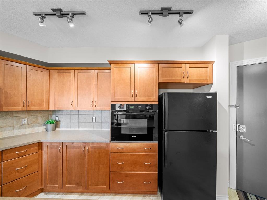 Fifth View of 311, 3101 34 Avenue NW, Varsity, Calgary, Alberta, T2L 2A3