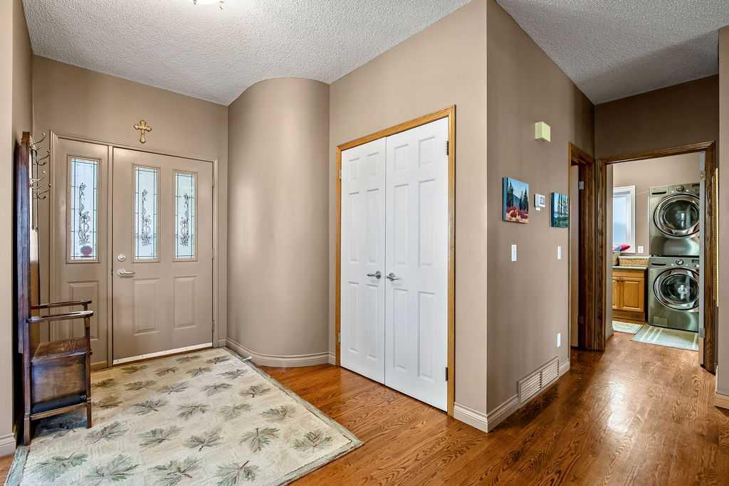 Third View of 152 Douglas Woods Grove SE, Douglasdale/Glen, Calgary, Alberta, T2J 7C3