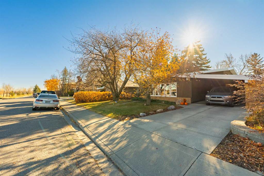 Third View of 1043 32 Avenue NW, Cambrian Heights, Calgary, Alberta, T2K 0B3