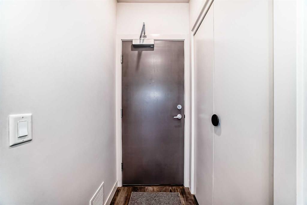 Third View of 406, 1107 Gladstone Road NW, Hillhurst, Calgary, Alberta, T2N 3T1