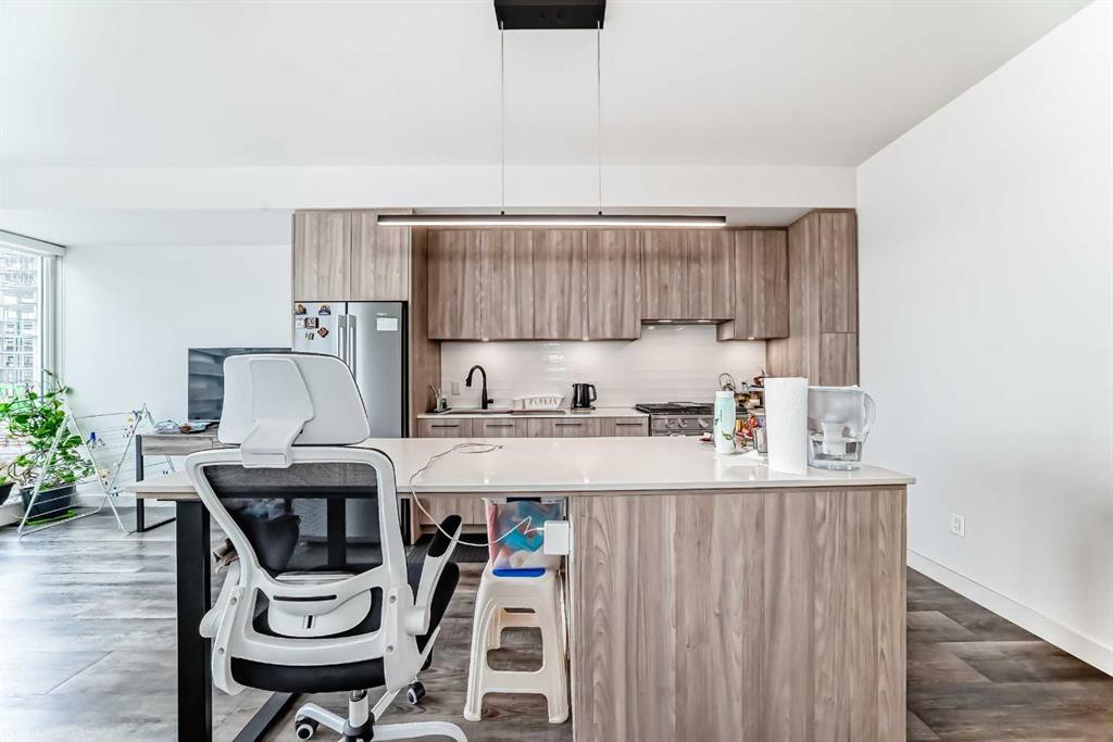 Fifth View of 406, 1107 Gladstone Road NW, Hillhurst, Calgary, Alberta, T2N 3T1