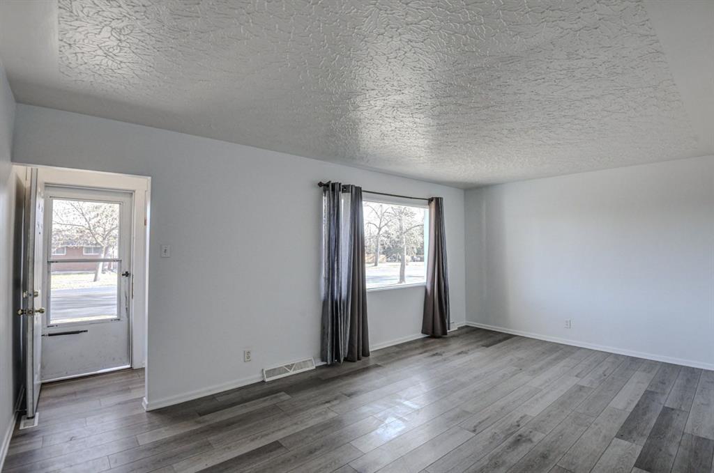 Third View of 6011 Centre Street NW, Thorncliffe, Calgary, Alberta, T2K 0V1