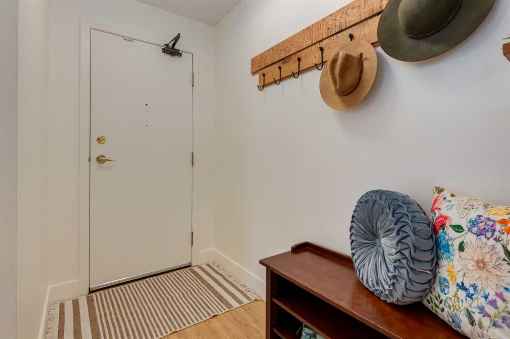 Third View of 103, 545 18 Avenue SW, Cliff Bungalow, Calgary, Alberta, T2S 0C6