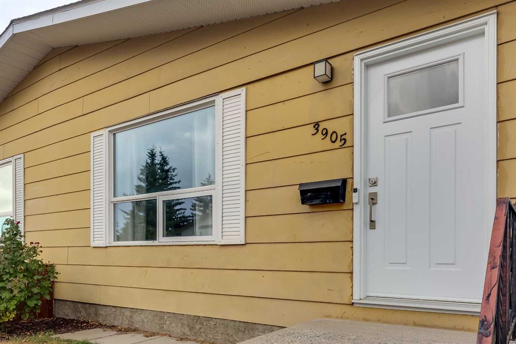 Third View of 3905 54 Avenue , Southwest Innisfail, Innisfail, Alberta, T4G 1E9