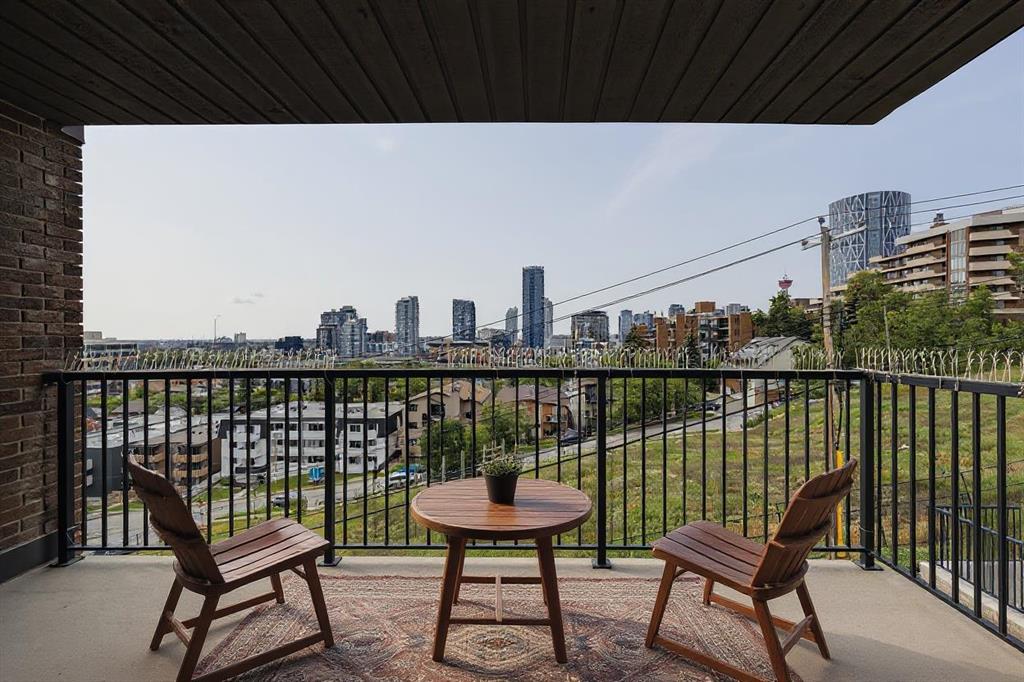 Third View of 303, 333 2 Avenue NE, Crescent Heights, Calgary, Alberta, T2E 0E5