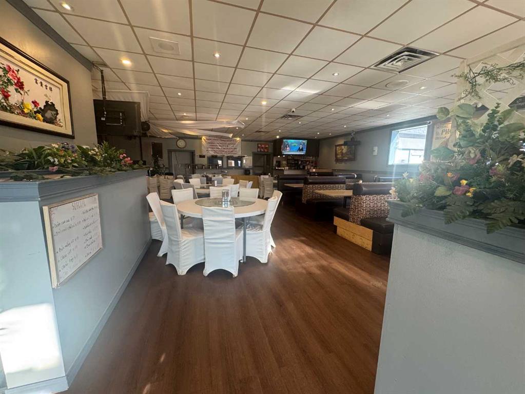 Fifth View of 5020 17 Avenue SE, Forest Lawn, Calgary, Alberta, T2A 0V6