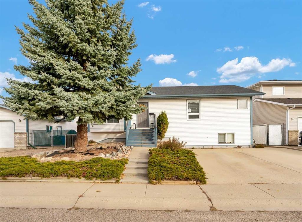 Second View of 135 Sage Close SE, SE Southridge, Medicine Hat, Alberta, T1B4H4