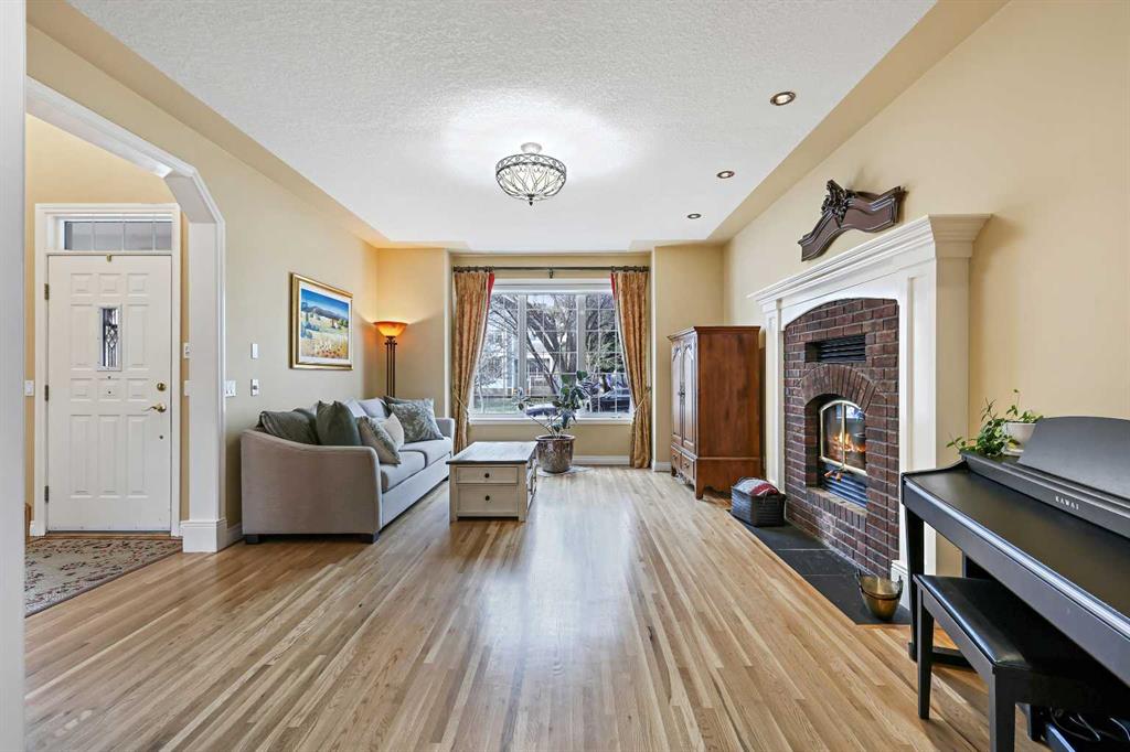 Fourth View of 4068 Garrison Boulevard SW, Garrison Woods, Calgary, Alberta, T2T 6C1