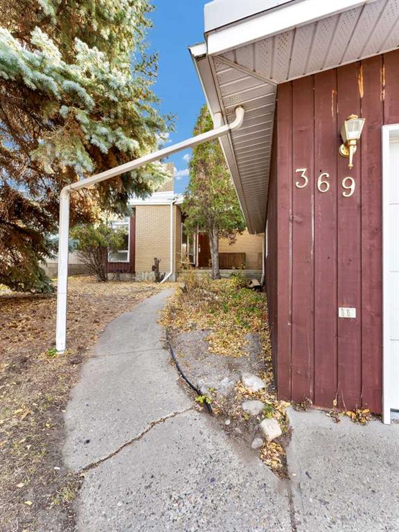 Third View of 369 11 Street NE, Northeast Crescent Heights, Medicine Hat, Alberta, T1A6A8