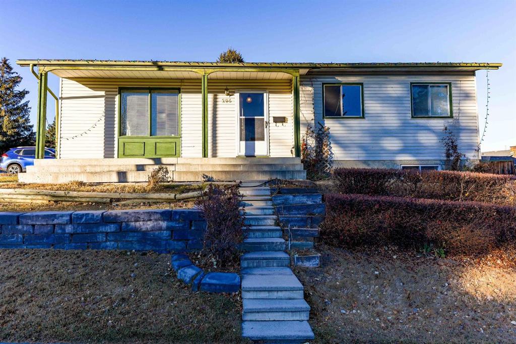 Second View of 204 Norfolk Road NW, North Haven Upper, Calgary, Alberta, T2K5P7