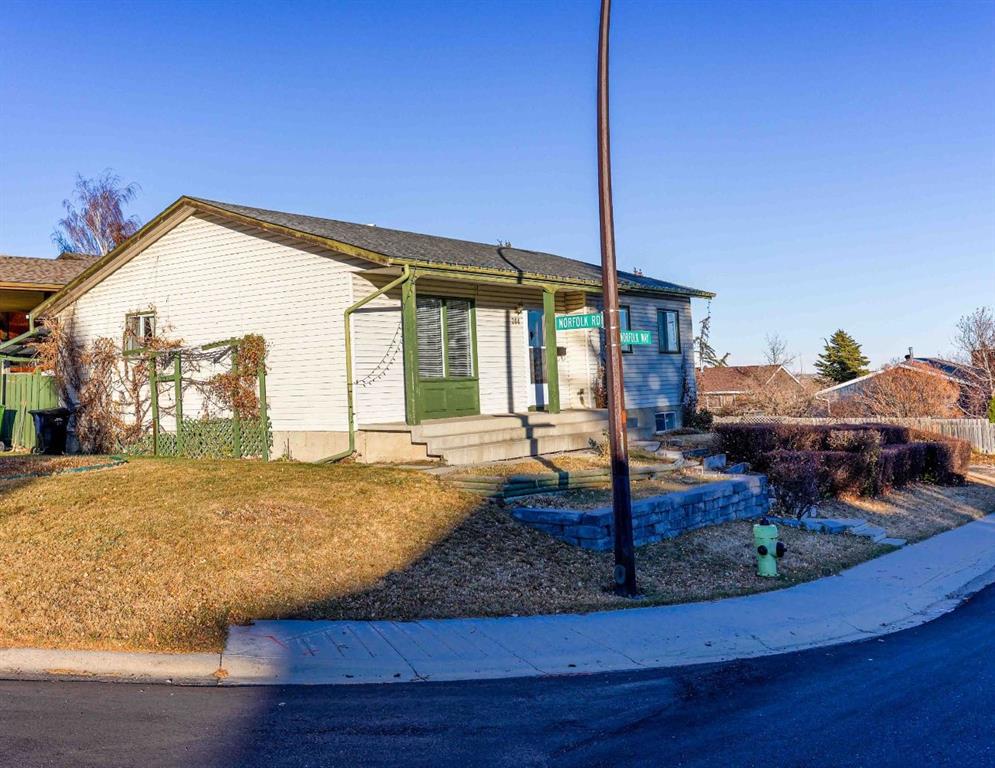 Third View of 204 Norfolk Road NW, North Haven Upper, Calgary, Alberta, T2K5P7