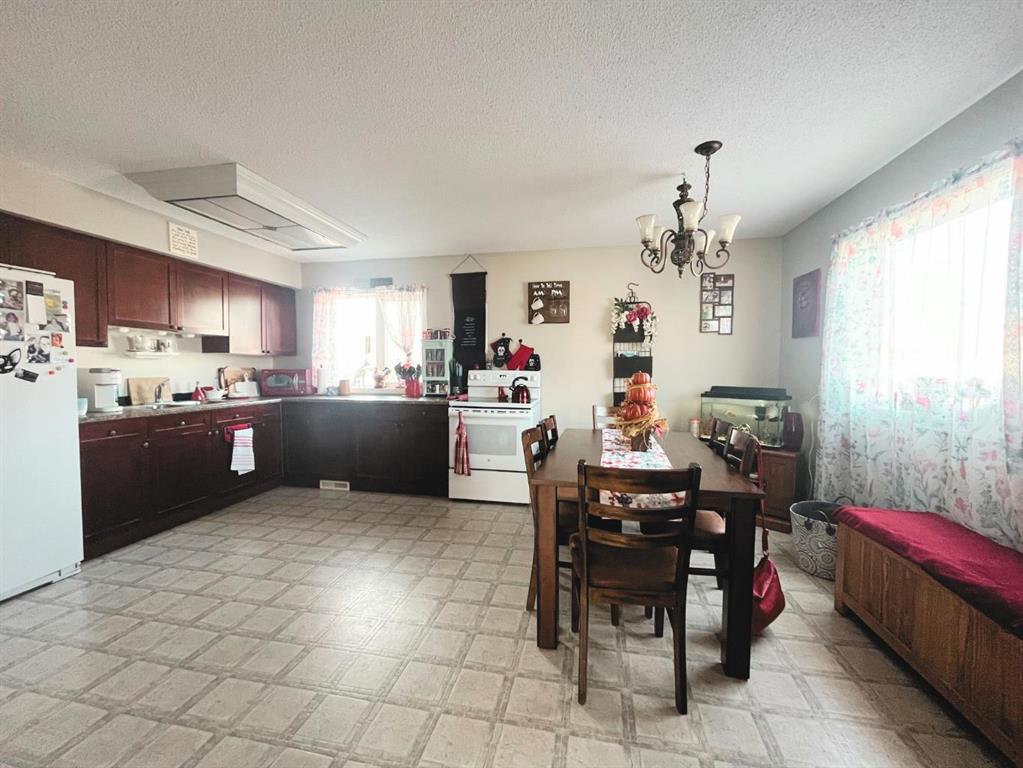 Fourth View of 100, 305 5 Street , NONE, Wainwright, Alberta, T9W 1A6