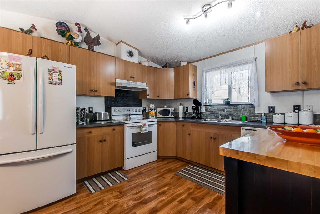 Fifth View of 3, 448 Division Avenue N, Riverside, Medicine Hat, Alberta, T1A 5Y1