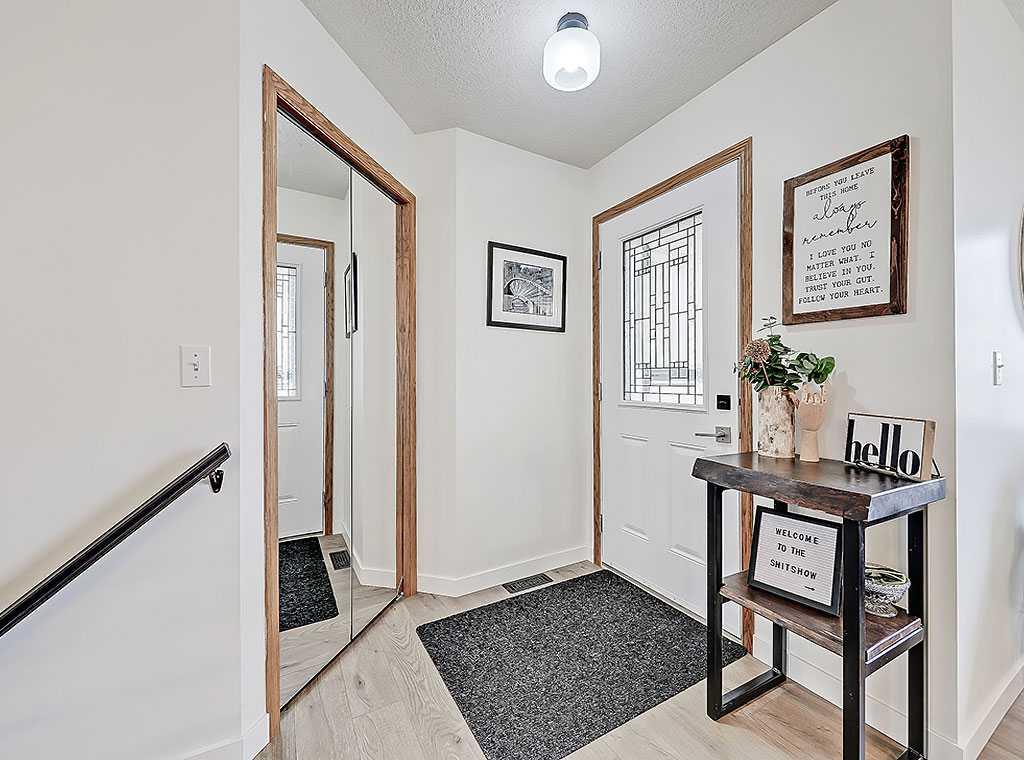 Third View of 1527 10 Avenue SE, Sunshine Meadow, High River, Alberta, T1V 1L8