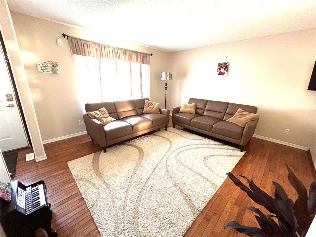 Third View of 11 Lake Newell Crescent E, Lakewood, Brooks, Alberta, T1R 0L2