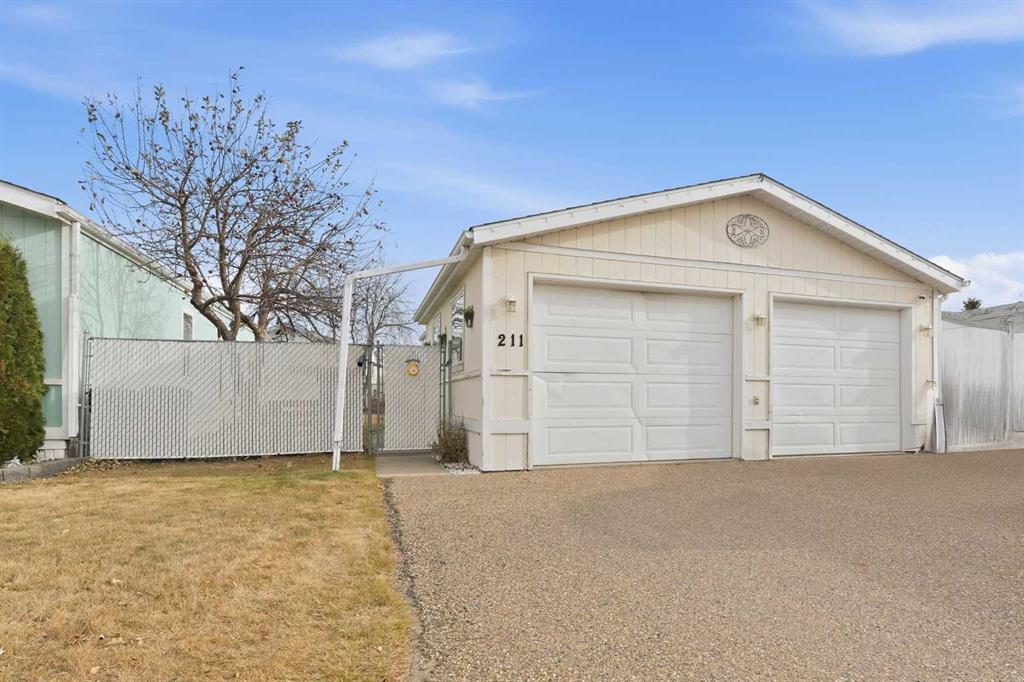 211, 37543 England Way  , A2268660, Alberta,