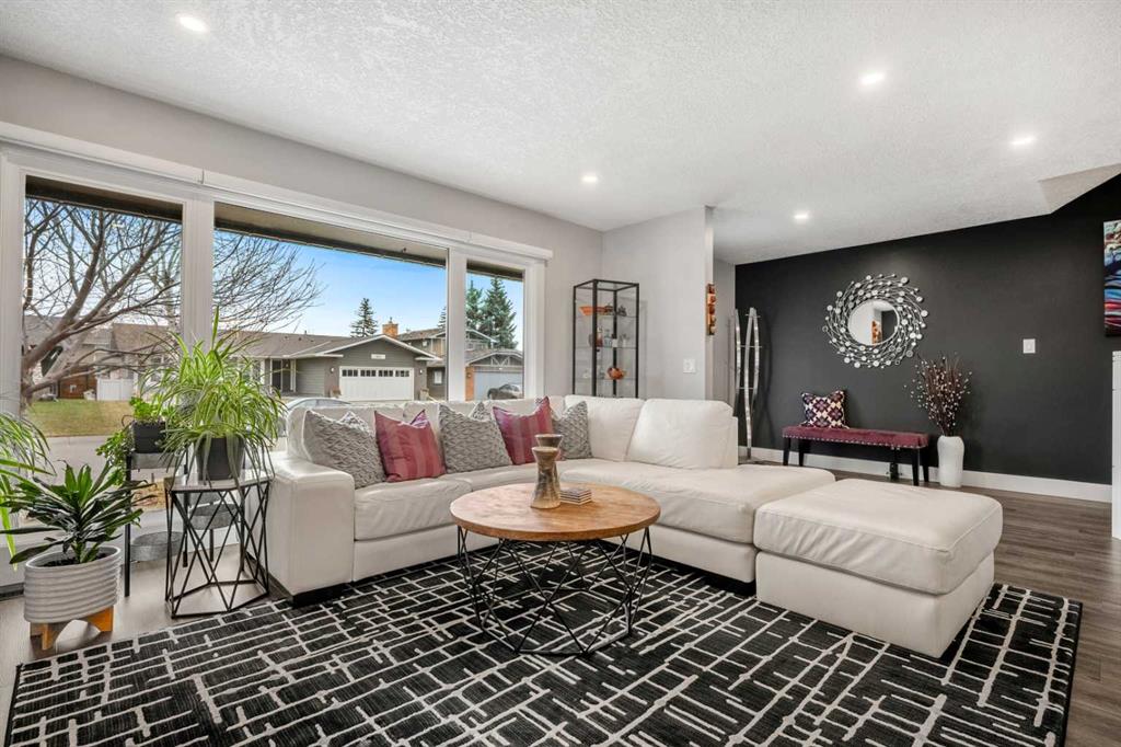 Fifth View of 348 Parkwood Close SE, Parkland, Calgary, Alberta, T2J 3W1