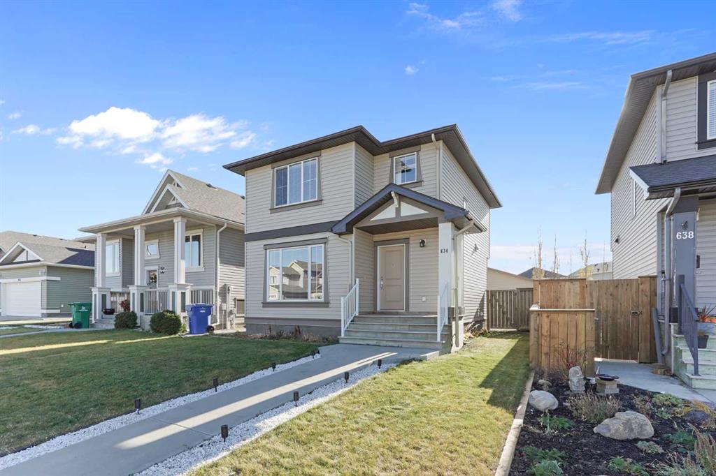 Third View of 634 Marie Van Haarlem Crescent N, Legacy Ridge / Hardieville, Lethbridge, Alberta, T1H 6Z8