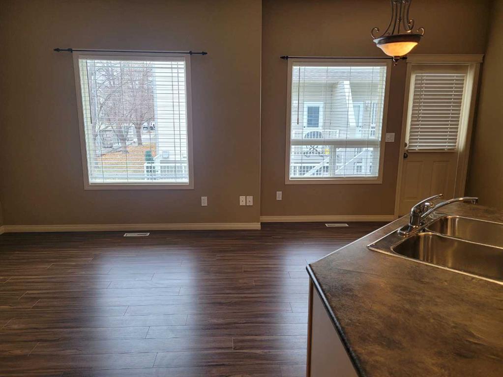 Fifth View of 352 Washington Way , River Flats, Medicine Hat, Alberta, T1A 8V2