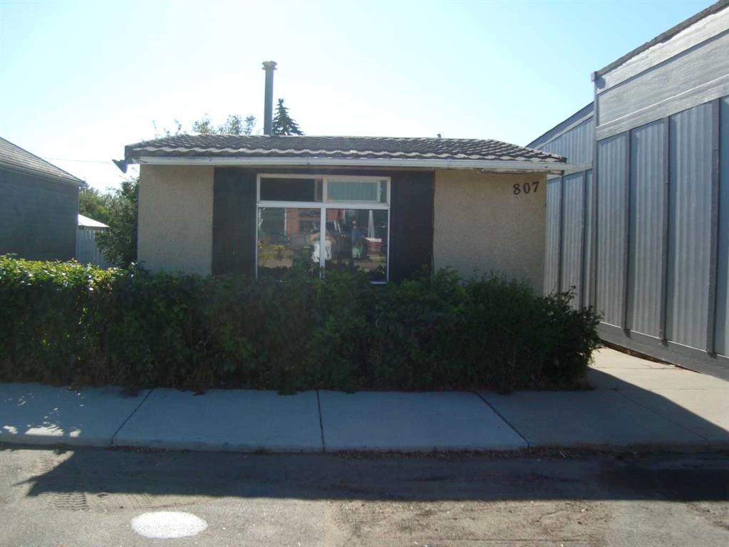 807 The Broadway Street , A2268886, Alberta,