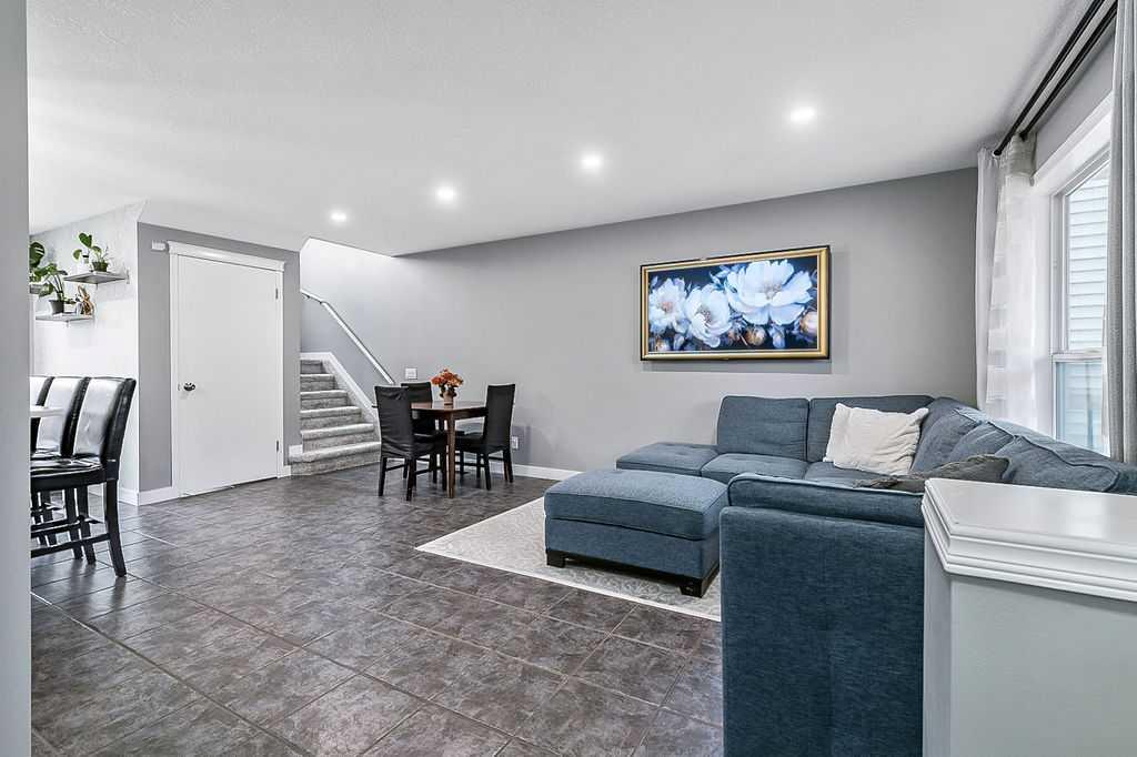 Fifth View of 208 Prestwick Way SE, McKenzie Towne, Calgary, Alberta, T2Z 3Z5