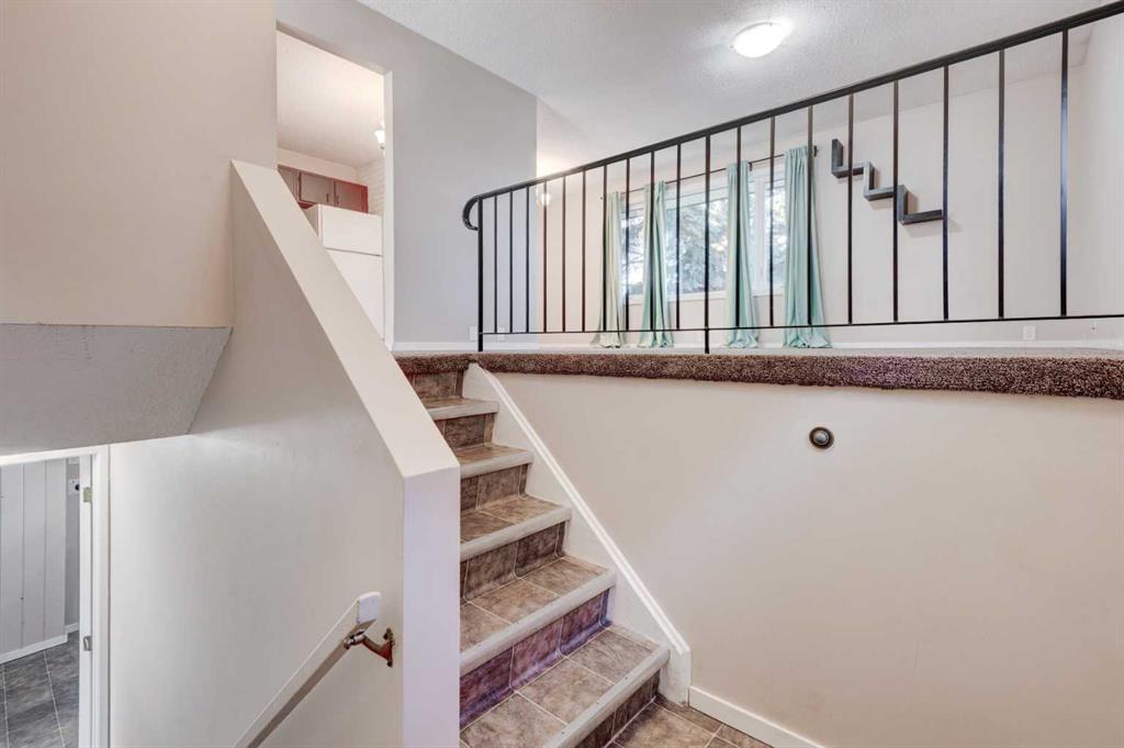 Fourth View of 43 Midridge Gardens SE, Midnapore, Calgary, Alberta, T2X 1C4