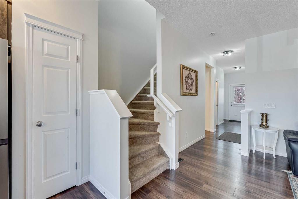 Third View of 665 Hillcrest Road SW, Hillcrest, Airdrie, Alberta, T4B 4C7