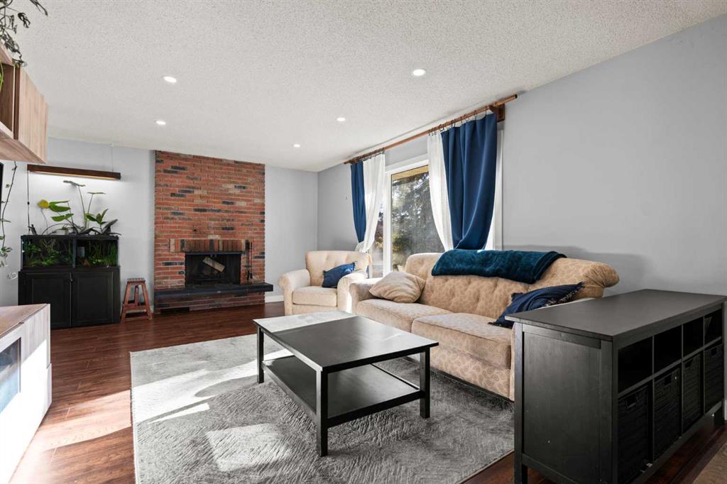 Fourth View of 2628 106 Avenue SW, Cedarbrae, Calgary, Alberta, T2W 2J1