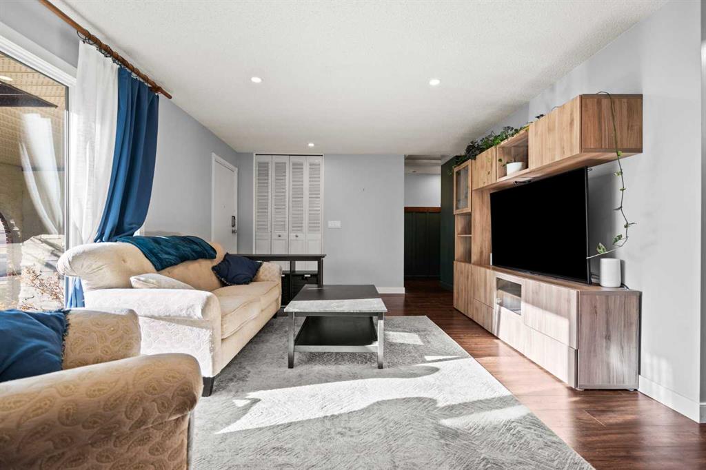 Fifth View of 2628 106 Avenue SW, Cedarbrae, Calgary, Alberta, T2W 2J1