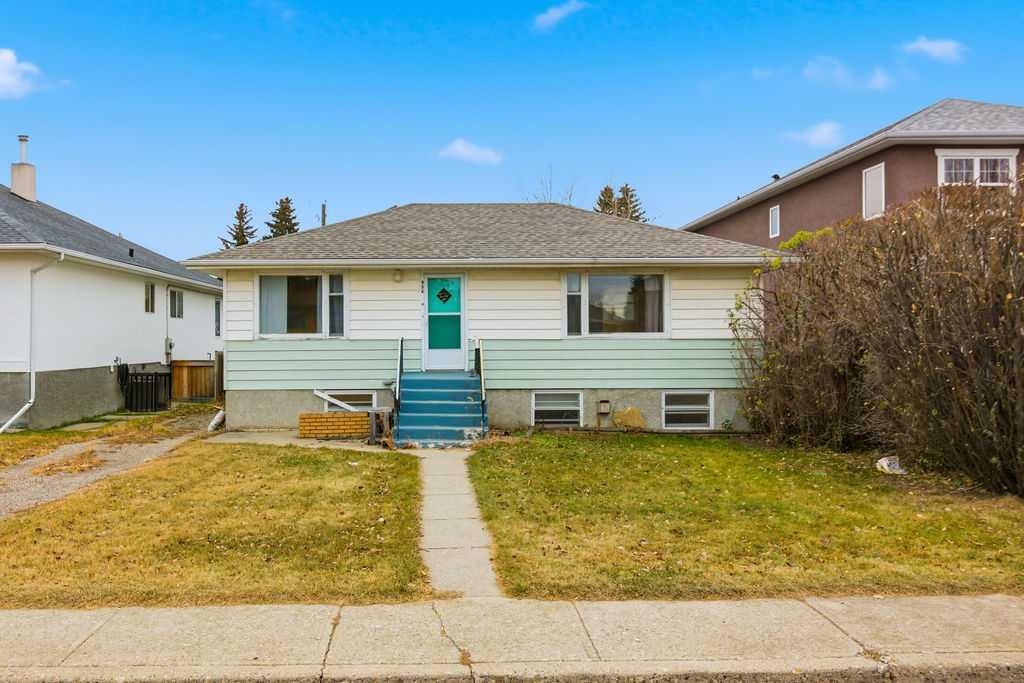 Third View of 936 40 Street SW, Rosscarrock, Calgary, Alberta, T3C 1W3