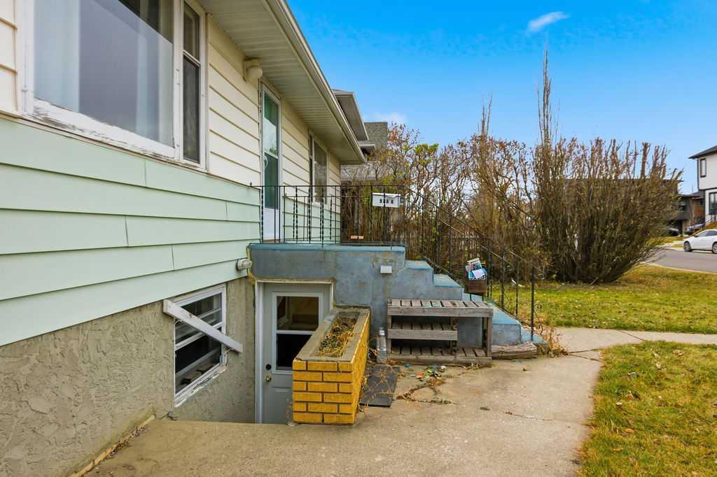 Fourth View of 936 40 Street SW, Rosscarrock, Calgary, Alberta, T3C 1W3