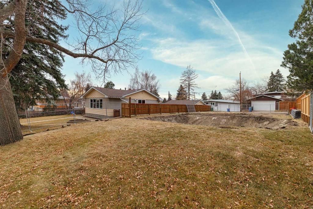 Fourth View of 4215 Chippewa Road NW, Charleswood, Calgary, Alberta, T2L 1A1