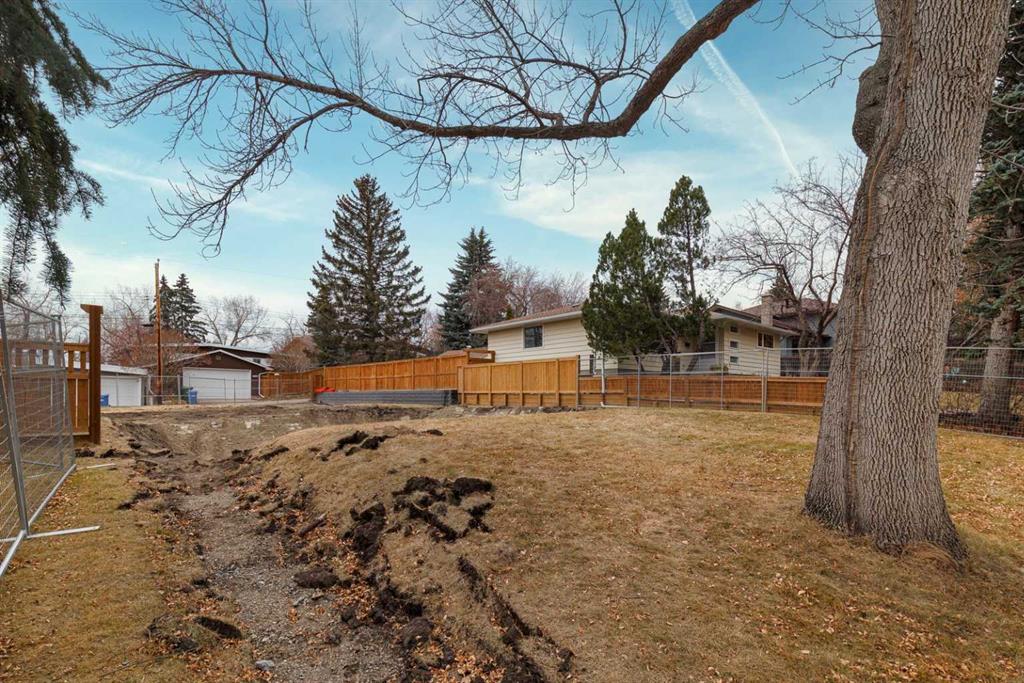 Fifth View of 4215 Chippewa Road NW, Charleswood, Calgary, Alberta, T2L 1A1