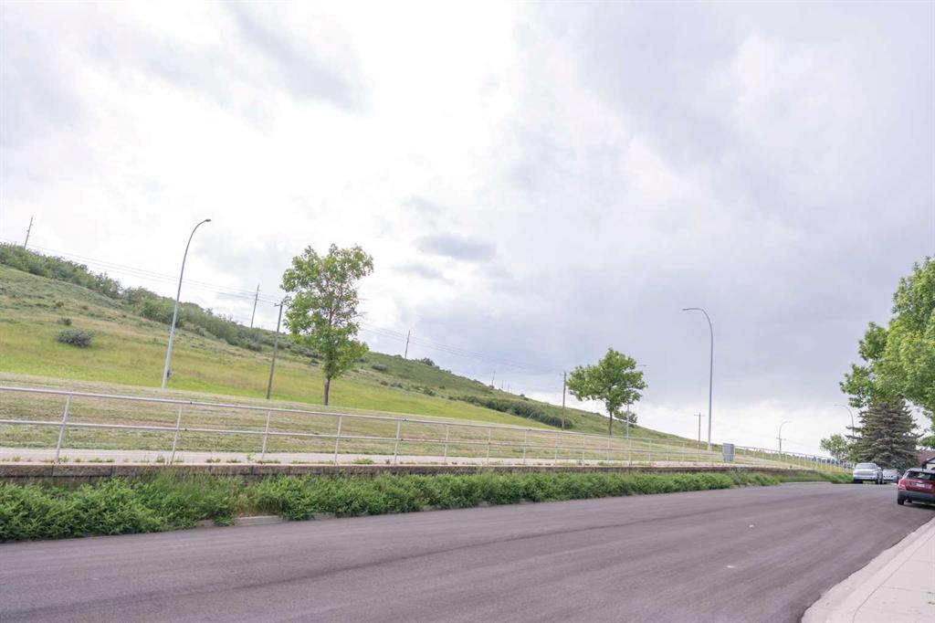 Fourth View of 53 Beaconsfield Crescent NW, Beddington Heights, Calgary, Alberta, T3K 1W5