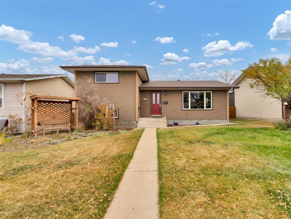 Second View of 1935 3 Avenue NE, Northeast Crescent Heights, Medicine Hat, Alberta, T1C 1C6