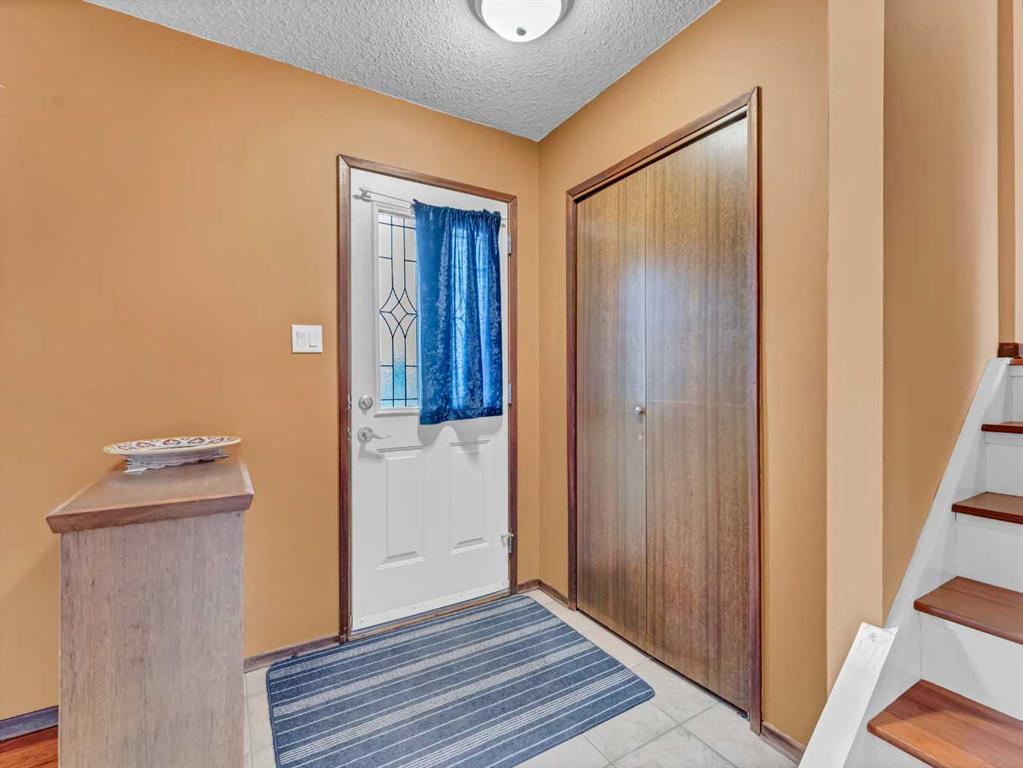 Fifth View of 1935 3 Avenue NE, Northeast Crescent Heights, Medicine Hat, Alberta, T1C 1C6