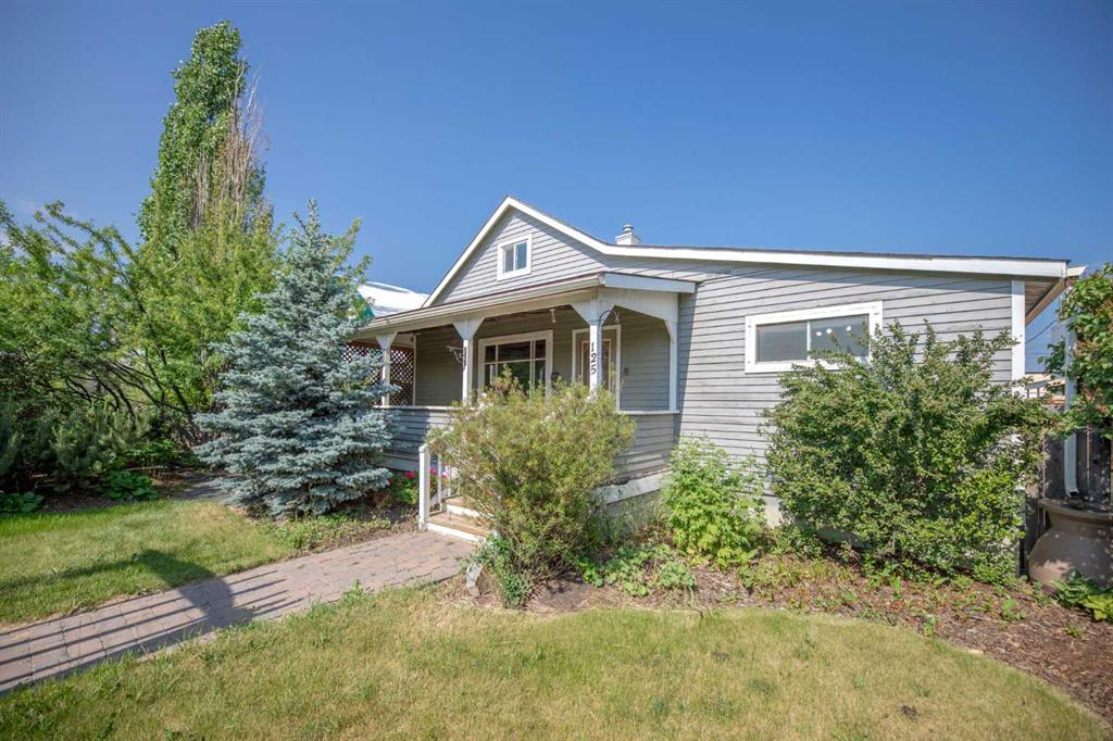 125 River Avenue , A2269512, Alberta,