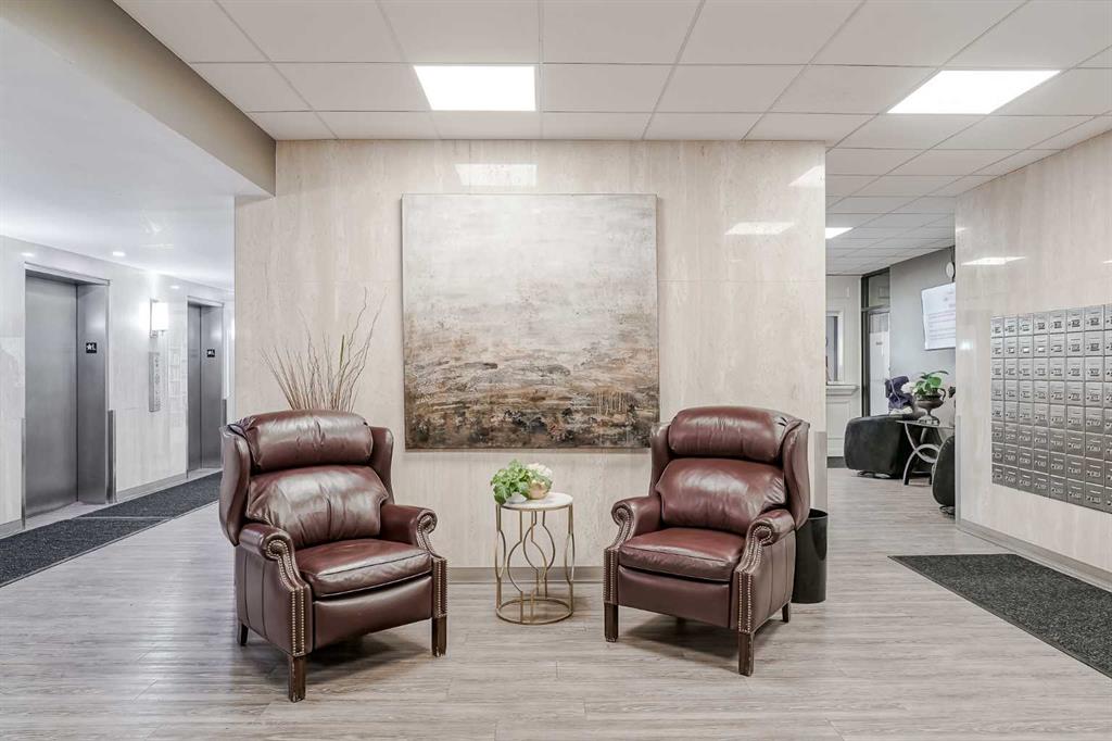 Fifth View of 305, 145 Point Drive NW, Point McKay, Calgary, Alberta, T3B4W1